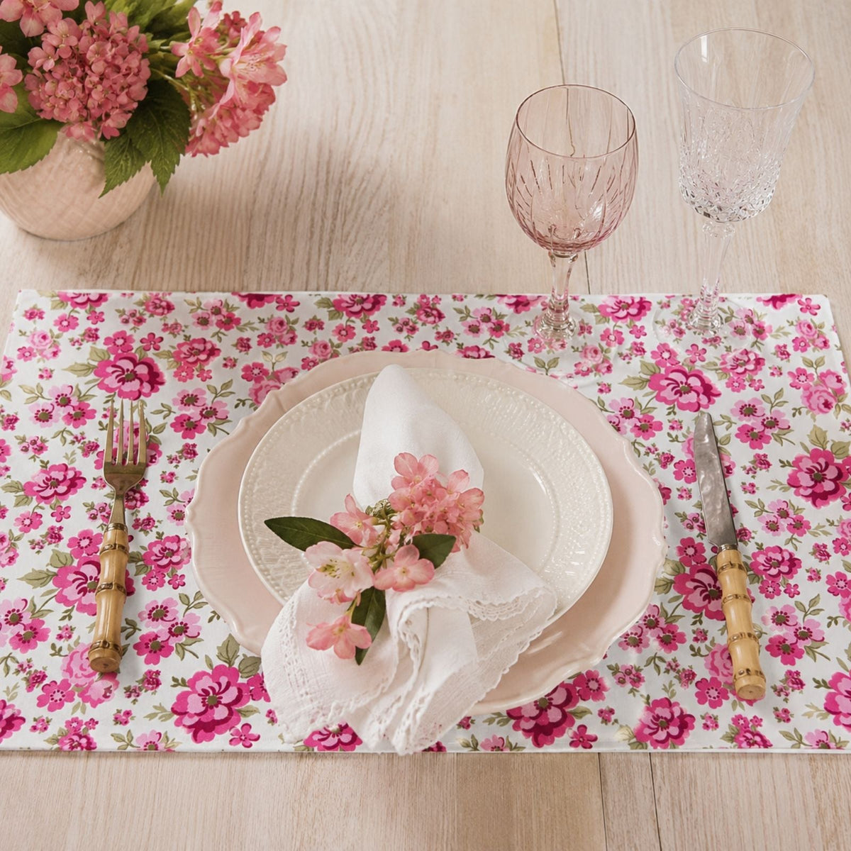 Charlo's Set of 4 Rectangular Placemats Floral Cupid 18" x 12"